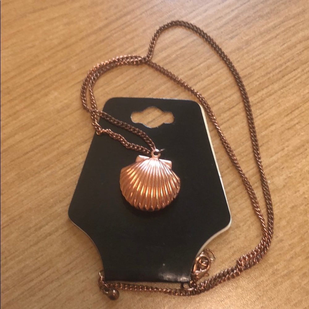 NWT rose gold tones shell pendant locket necklace